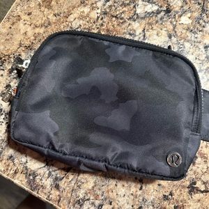 Black camouflage belt bag